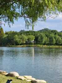 靈湖公園 吹著微風 享受這人世間獨一份的快樂