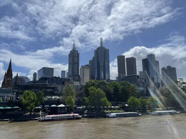 A stroll by the Yarra River
