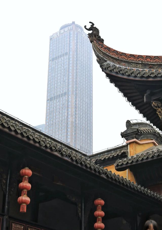 春風十里，山城風景優美