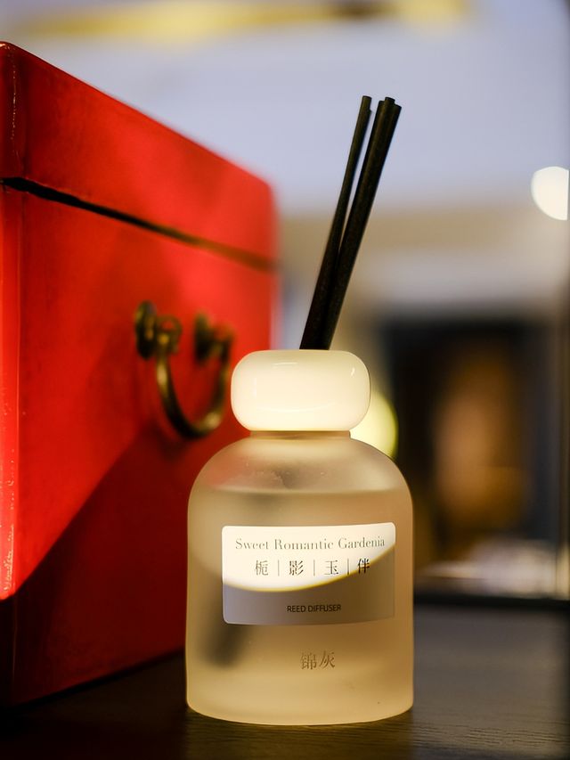 在五星級酒店的四合院裡，點一支香，尋一份靜