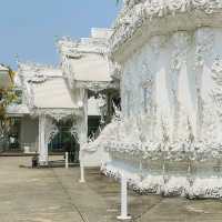 The White Temple Chiang Rai :A Mesmerizing Architectural Masterpiece  