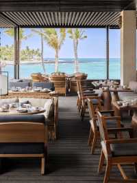 🌺 Hawaiian Hideaway: Kona Grand Resort's Luxe Rebirth 🌴