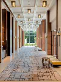 🌟 Phnom Penh's Posh Sleepover: Hyatt Regency! ✨
