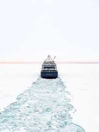 北京出發23日探索北極三島+冰島之旅。🚢🌟 征服北極點-指揮官夏古號北極三島+冰島23日巔峰破冰之旅🌟💫
