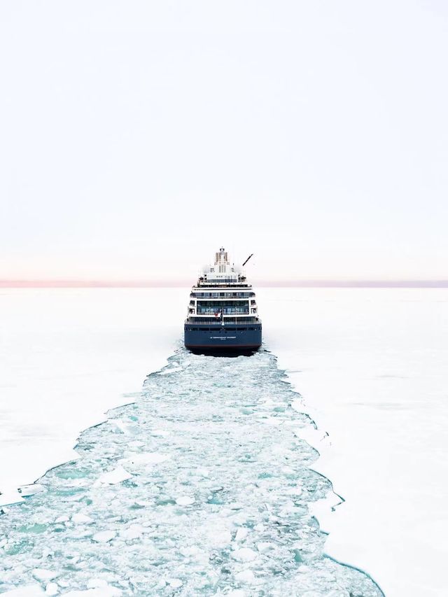 北京出發23日探索北極三島+冰島之旅。🚢🌟 征服北極點-指揮官夏古號北極三島+冰島23日巔峰破冰之旅🌟💫