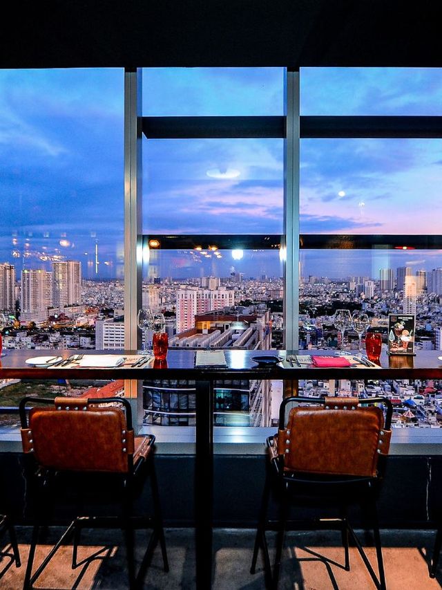 🌟 Saigon's Stellar Stay: Pullman's Luxe Vibes 🌃