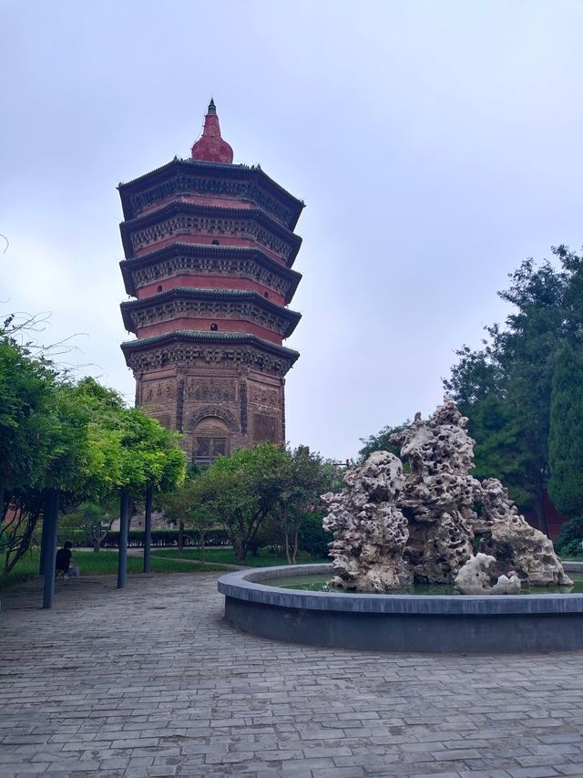 安陽天寧寺塔。 安陽天寧寺塔。