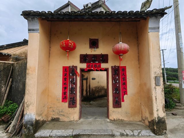 廣西鹿寨仁里屯鄧氏堂祠。