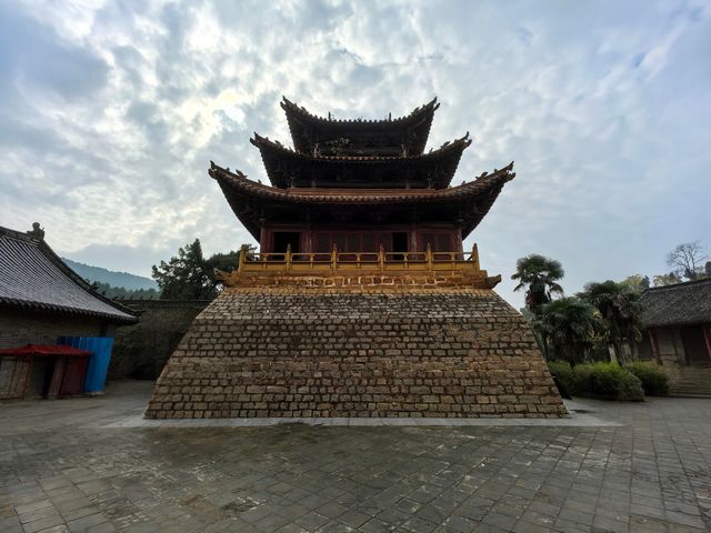 風穴寺懸鐘閣。