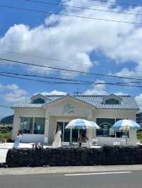 Explore the Gentle Breeze and Sunshine of Aewol-eup's Coffee Shops
