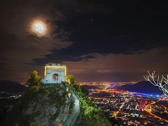 東蒙山徒步攻略,輕鬆 get 登山新體驗登山鞋。 東蒙山徒步攻略,輕鬆 get 登山新體驗登山鞋。