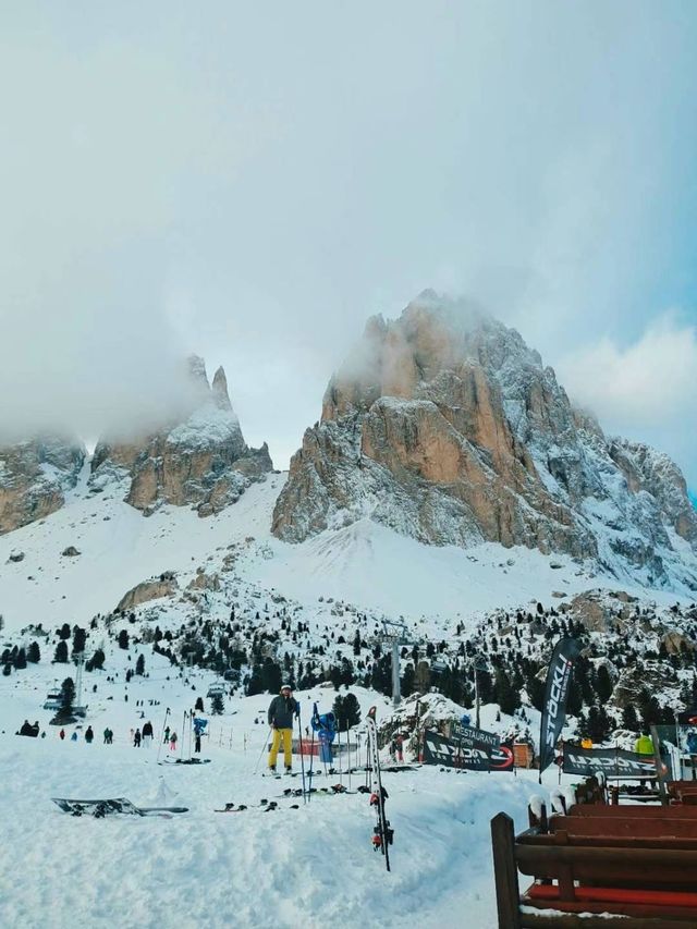 冬日多洛米蒂美得令人落淚 滑雪山泡溫泉 人生值得。