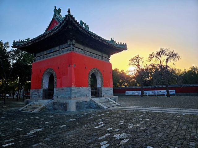 洹水河畔總統墓：袁林。