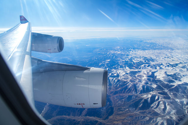 躺飛去瑞士過冬，一場萬米高空的自我治癒