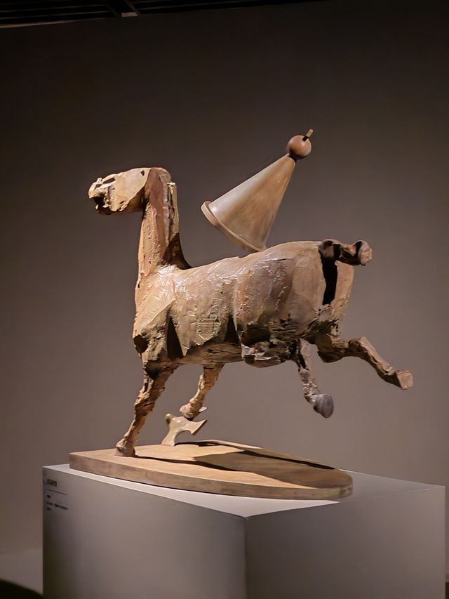 觀李象群雕塑展，欣賞栩栩如生的雕刻藝術