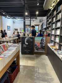 藏在二樓的老宅書店咖啡廳☕台北人的精神角落