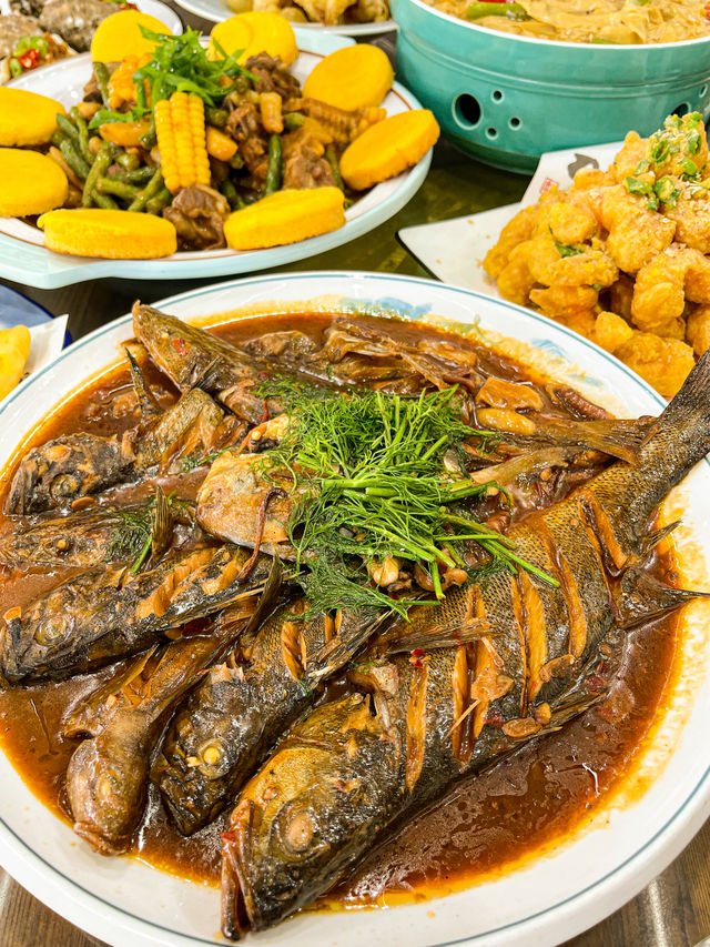 千零蚊帶屋企人喺東戴河食咗一大枱海鮮