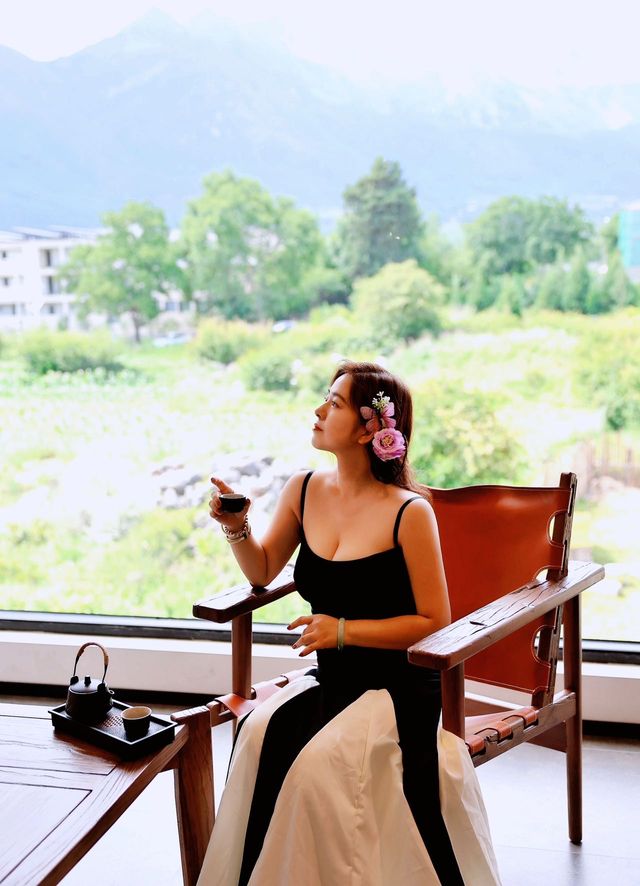 唯美嘅日照金山，喺度推開窗就可以睇到🪟