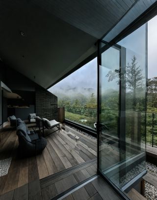 🪟 Because of this window, I ended up staying a full 5 days at this Nanyang-style Villa in Qingcheng Mountain