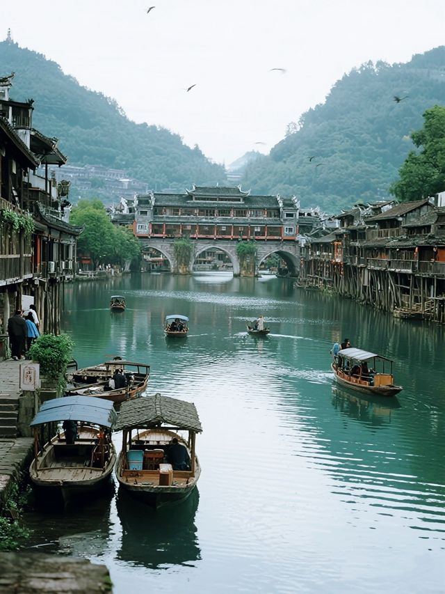 鳳凰古城：煙雨江南邂逅千年浪漫！