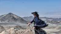 別再刷青甘環線了，去青海這座「粉紅火山」赴場末日浪漫