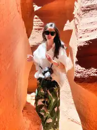 美國西海岸——羚羊谷，馬蹄灣。 去馬蹄灣的路上全是沙子，還是坡路，而且暴曬，來回要走1小時，車子開不