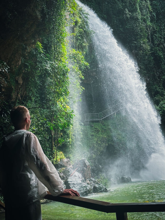 Самый большой водопад на Хайнане Китай Самый большой водопад на Хайнане Китай