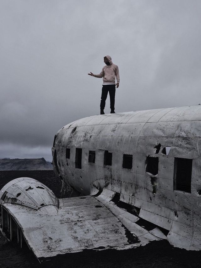 冰島飛機殘骸|陰雨天秒出末世大片 冰島飛機殘骸|陰雨天秒出末世大片