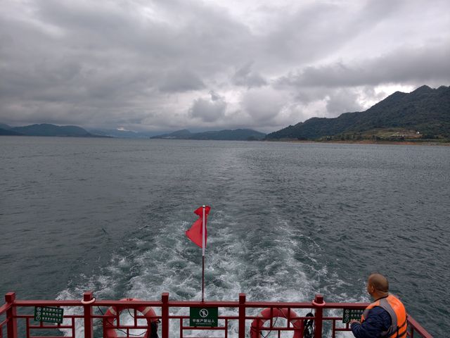 去東江湖白廊乘船觀光也太愜意了吧——湖南郴州