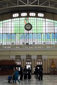 在曼谷百年車站搭火車去大城府~