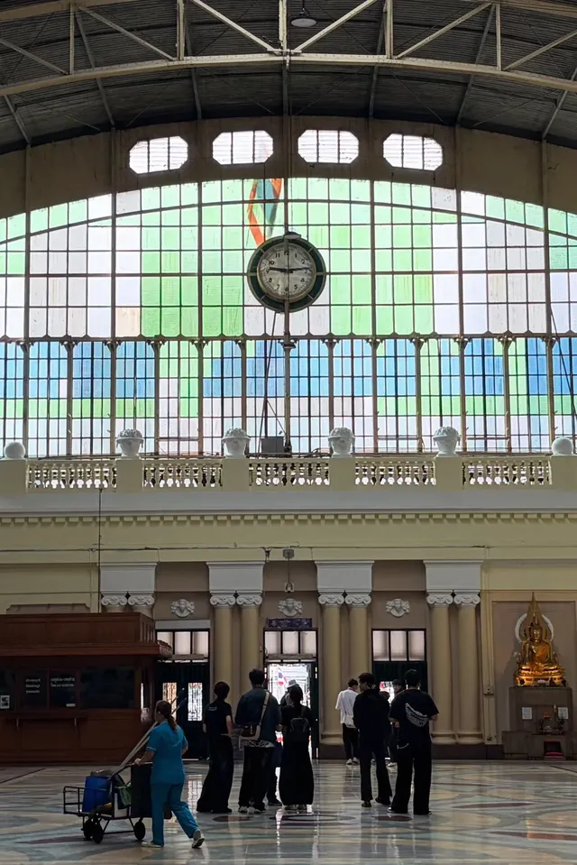 在曼谷百年車站搭火車去大城府~