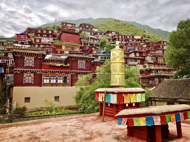 德格印經院,經版在暗室裡沉睡,文化在藏紙上流傳 德格印經院,經版在暗室裡沉睡,文化在藏紙上流傳