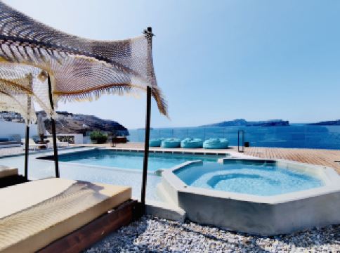 宿泊体験@ギリシャ・サントリーニ海辺のホテル