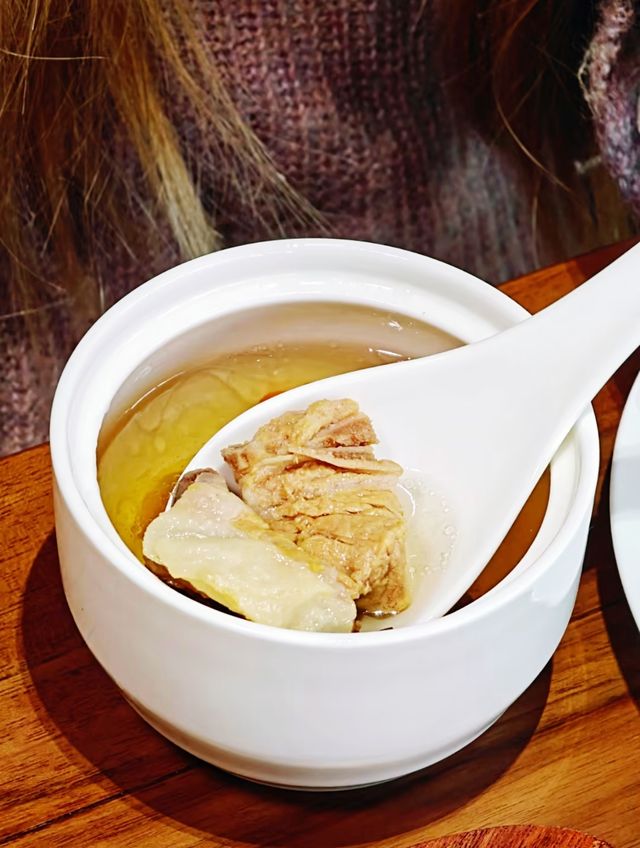 魔都辣妹必衝!陽春三記超絕蟹粉麵好吃到尖叫! 魔都辣妹必衝!陽春三記超絕蟹粉麵好吃到尖叫!