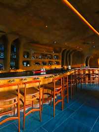 曼谷高空洞穴餐廳