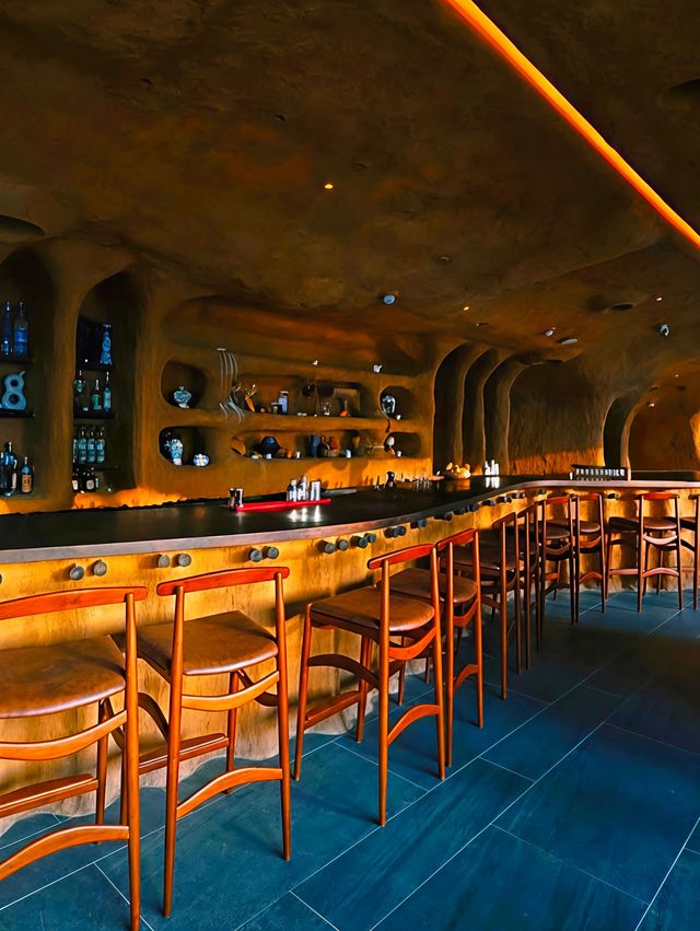 曼谷高空洞穴餐廳