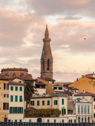 フィレンツェの黄昏の散歩、アルノ川のロマンチックな出会い