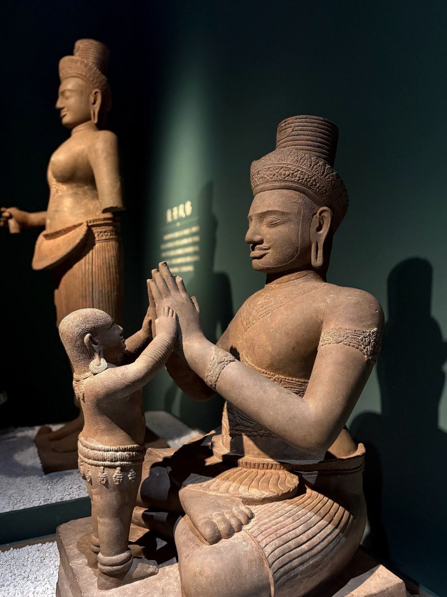 Early summer encounter with the smile of the ancient Khmer kingdom