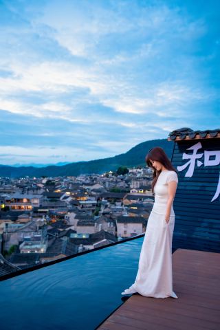 Heshun | Encounter the ancient town’s blue hour on the boundless terrace