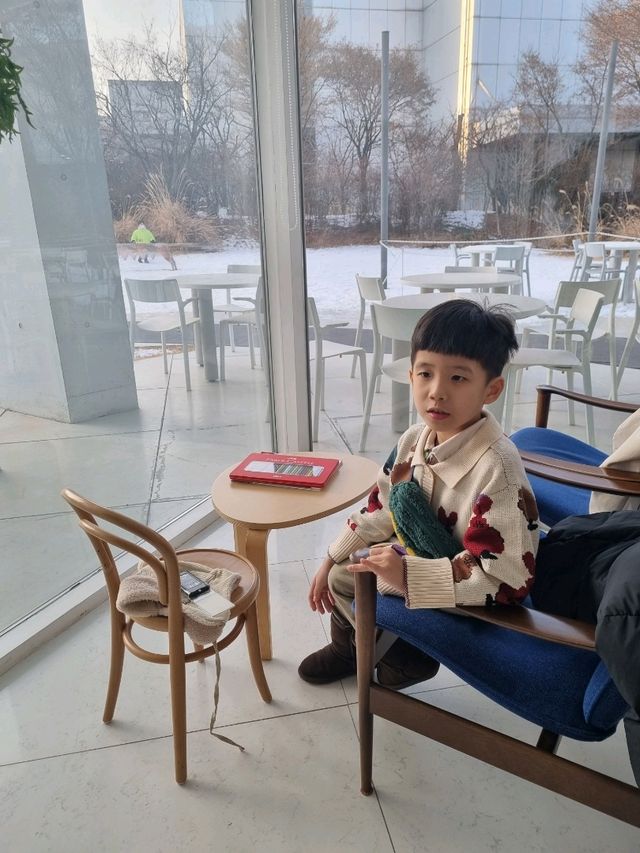달달한 딸기라떼와 함께 뮤지엄카페 데이트