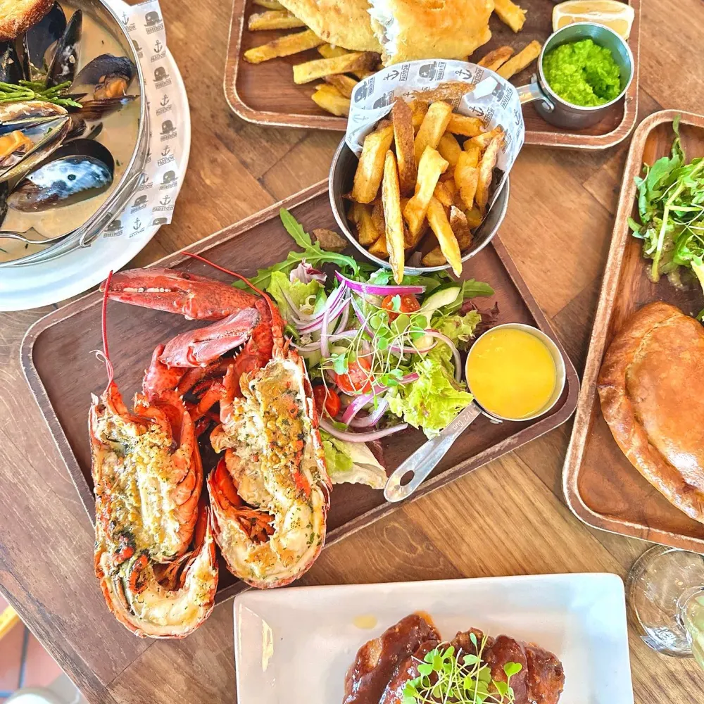 西貢藍白色小屋｜Padstow Restaurant & Bar