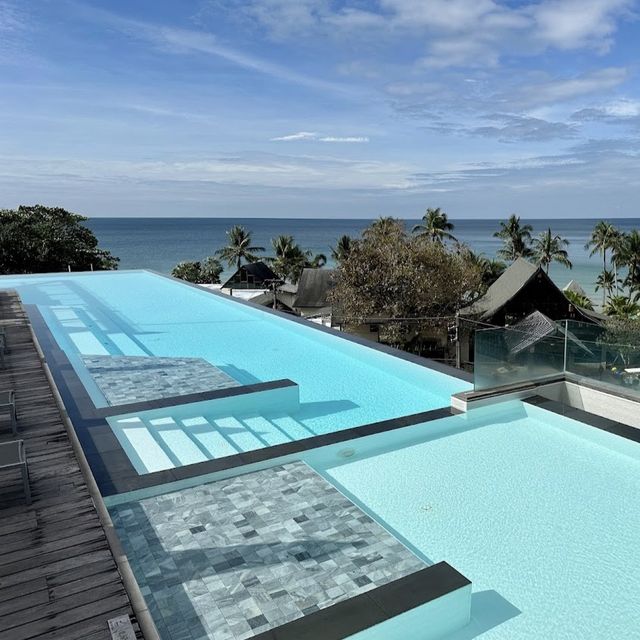 สระว่ายน้ำ rooftop ที่ KC Grande resort&Spa 