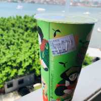 讓它陪你橫渡淡水河：鮮茶道-淡水老街門市
