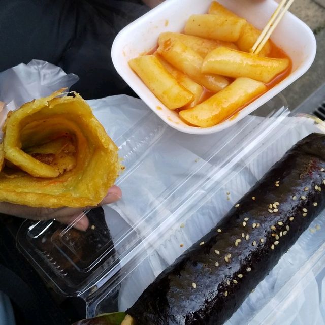 『ひろや』のオデン、キンパ、トッポキ、野菜チヂミ、