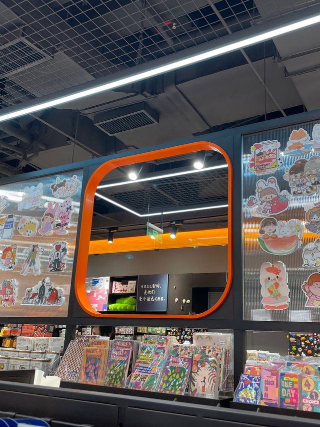深圳精品文創小店🤩特色裝修😎超多店內打卡位😍吸睛橙色🤫蕃茄口袋