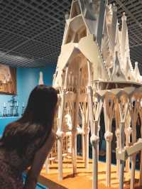 東京国立近代美術館で開催中のガウディとサグラダファミリア展へ