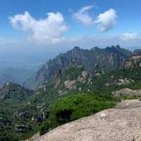 Exploring the Beauty of Huangshan