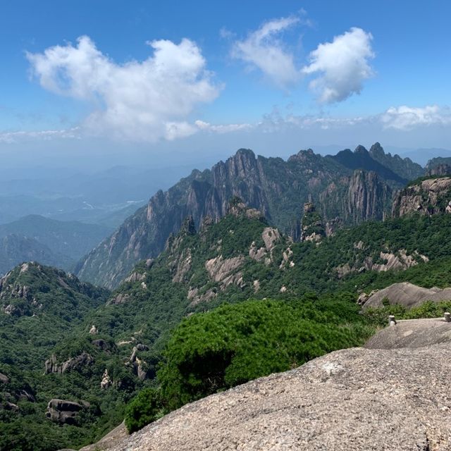 Exploring the Beauty of Huangshan