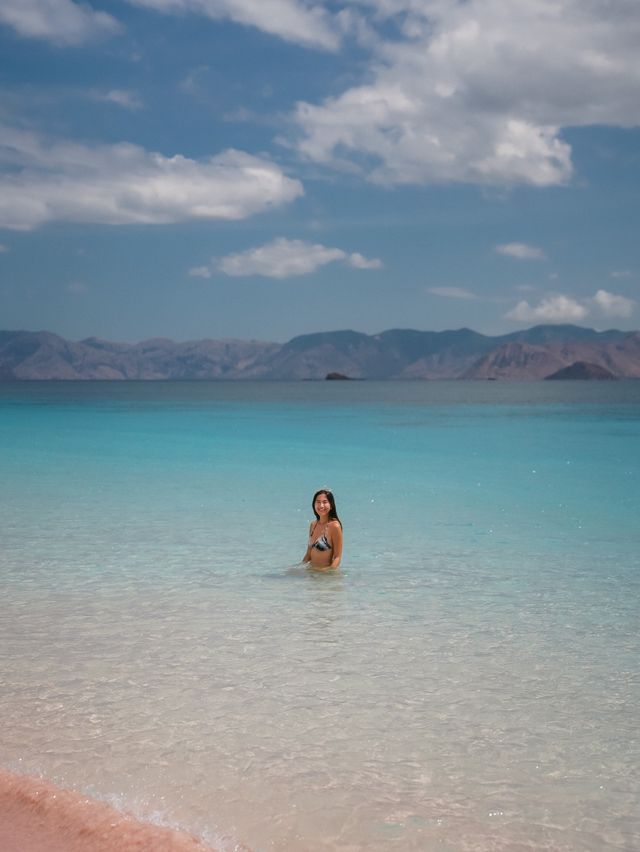 Labuan Bajo | the dreamy pink beach is real😍