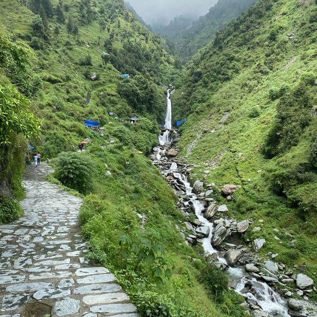 インド・ヒマーチャルプラデーシュ州「BhagsuNag waterfall（バグスナグウォーターフォール）」